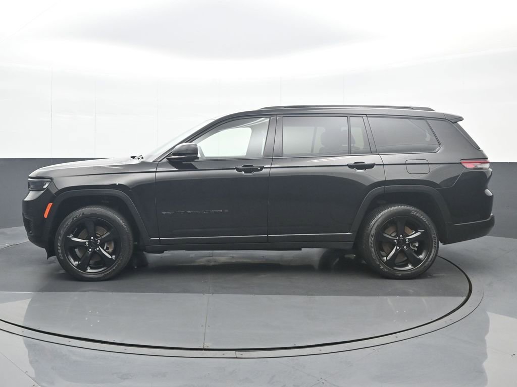 Used 2022 Jeep Grand Cherokee L Laredo image 3