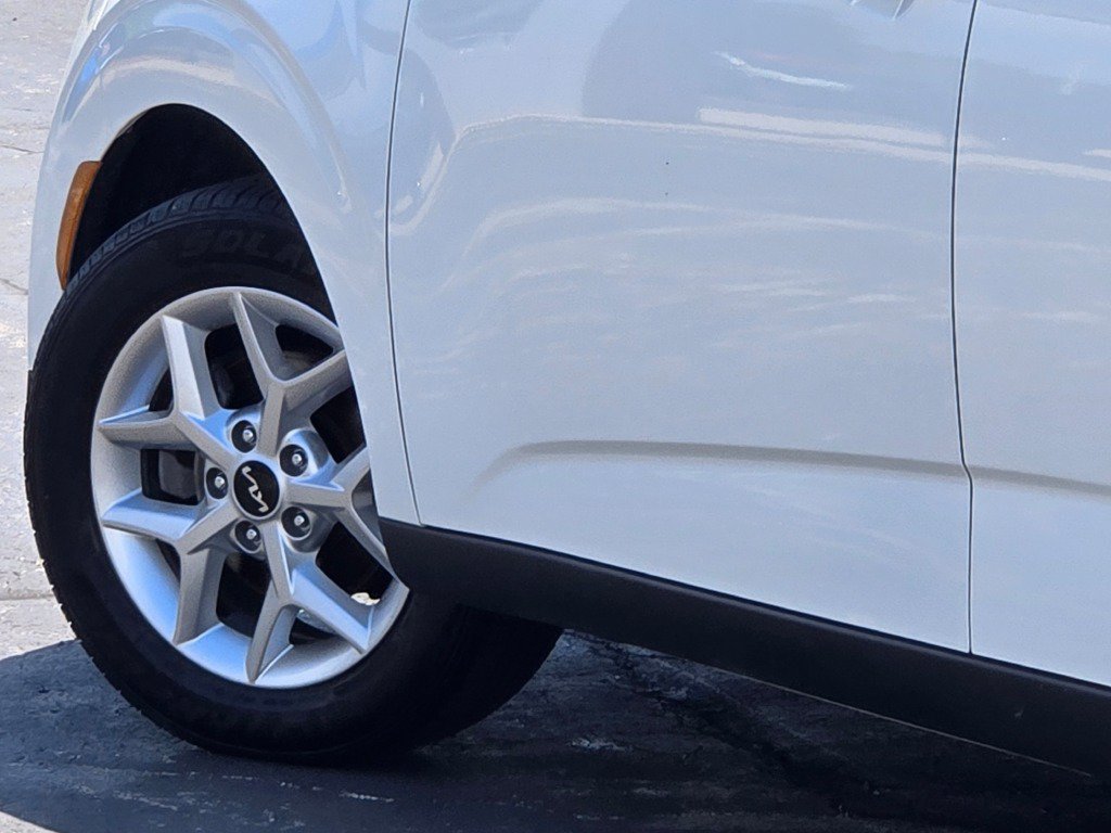 Used 2025 Kia Soul LX w/ LX Technology Package FWD image 15