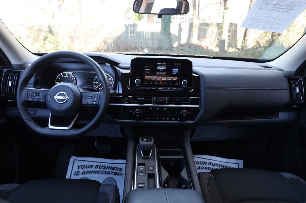 Used 2025 Nissan Pathfinder SV image 29