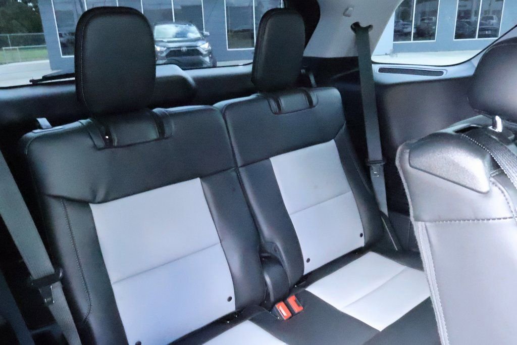 Used 2022 Ford Explorer XLT w/ Equipment Group 202A image 11