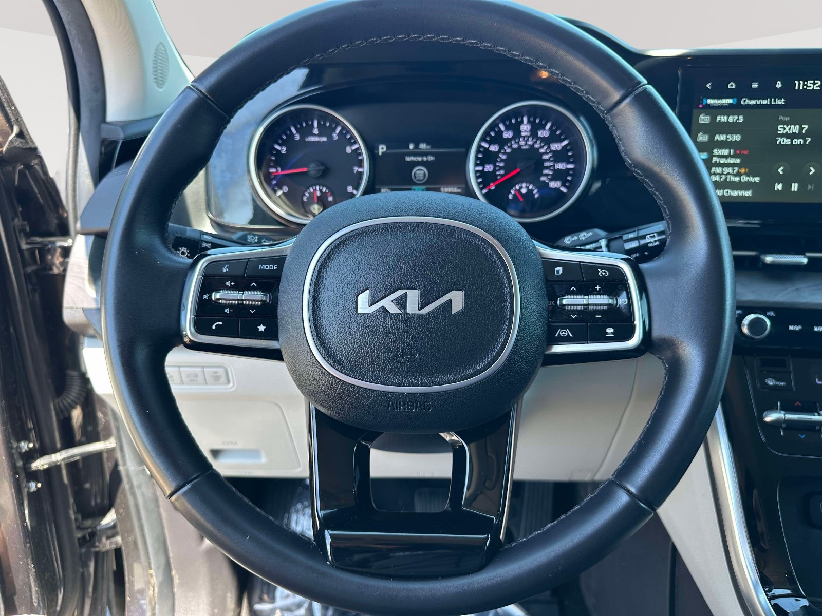 Used 2024 Kia Carnival EX FWD image 13