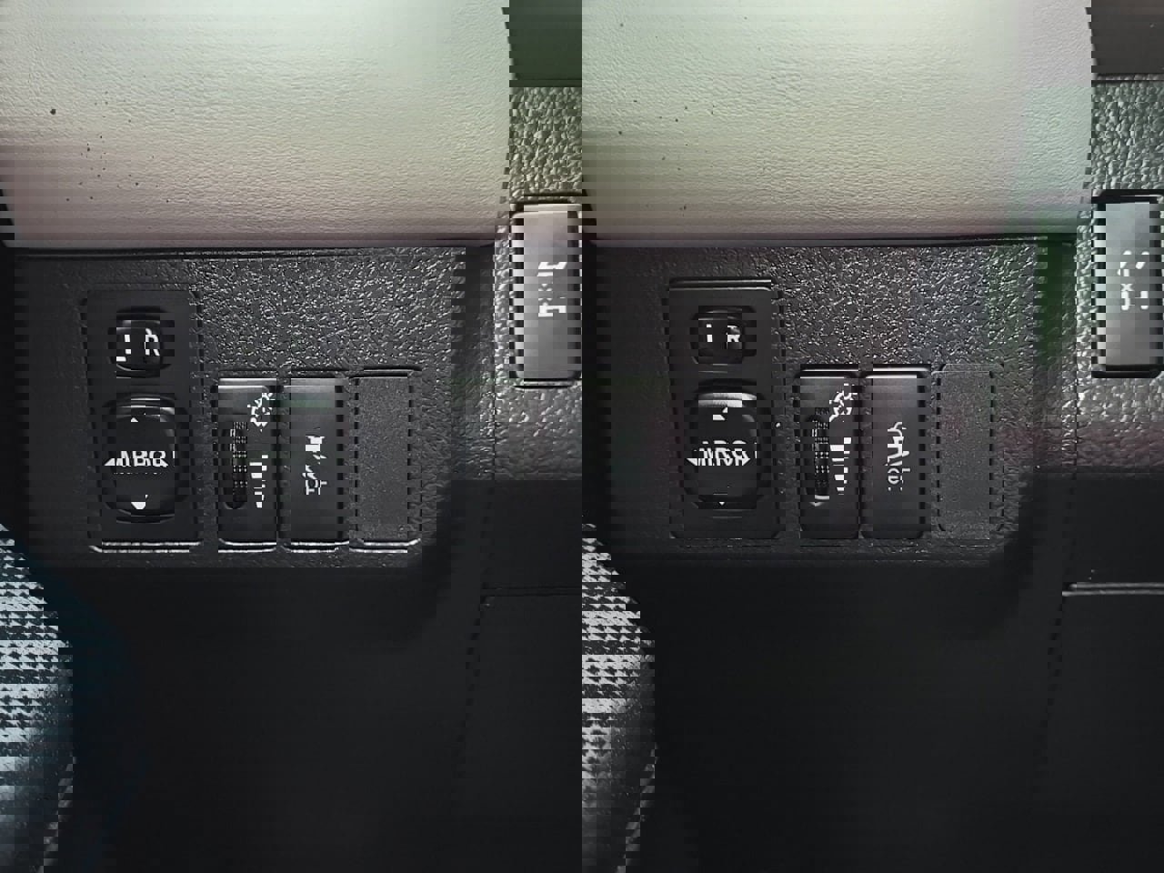 Used 2015 Toyota RAV4 XLE image 25