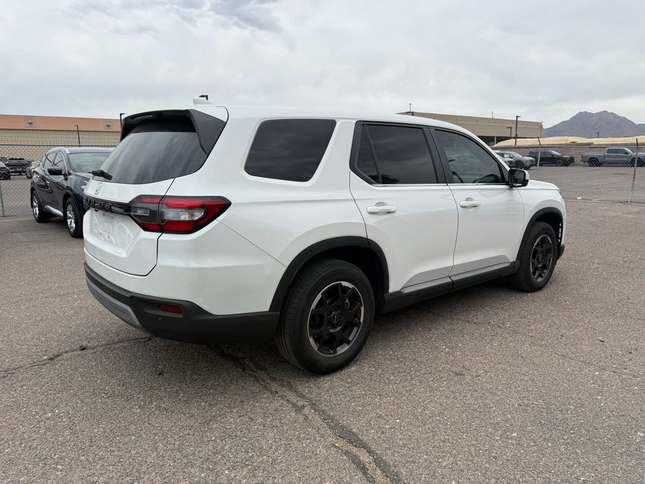 Used 2025 Honda Pilot EX-L image 5