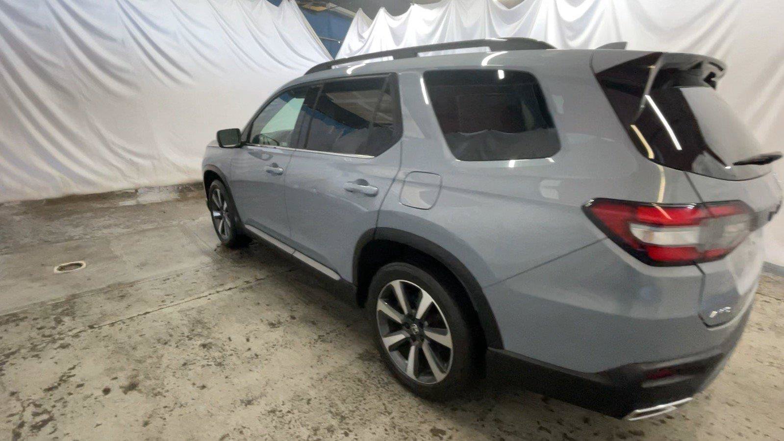 Certified 2023 Honda Pilot Touring image 9