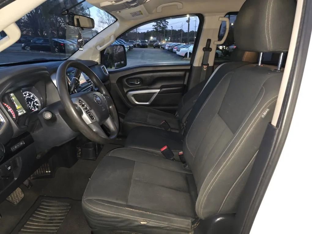 Used 2017 Nissan Titan SV AWD/4WD image 2