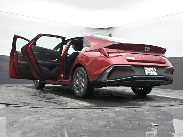 Used 2024 Hyundai Elantra SEL image 70