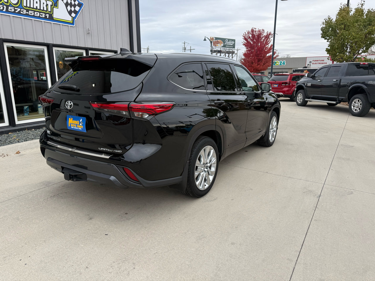 Used 2021 Toyota Highlander Limited image 6