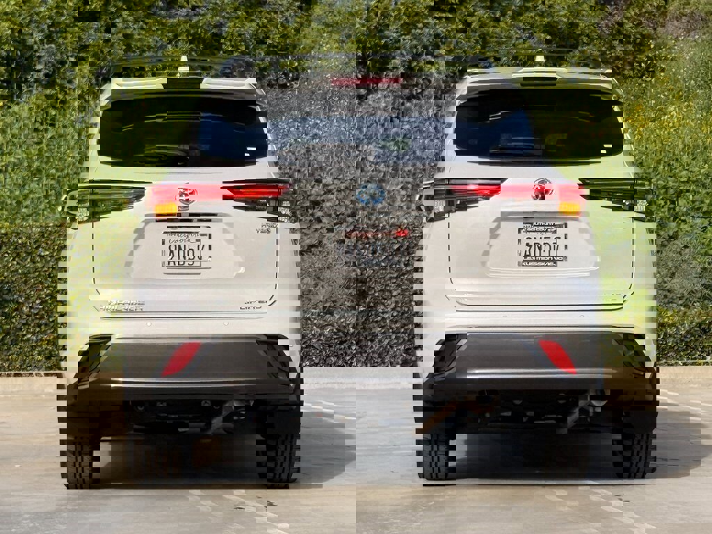 Used 2022 Toyota Highlander Limited image 12