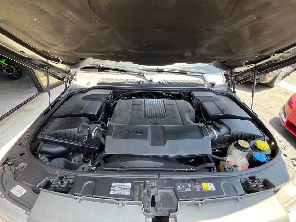 Used 2011 Land Rover Range Rover Sport HSE AWD/4WD image 9