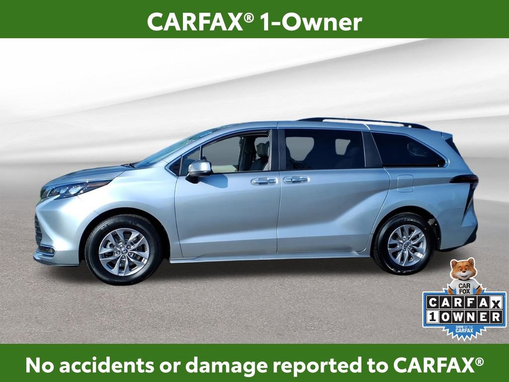 Used 2024 Toyota Sienna XLE FWD image 2