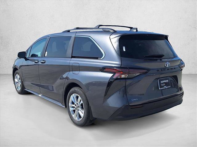 Used 2025 Toyota Sienna XLE w/ XLE Plus Package image 8
