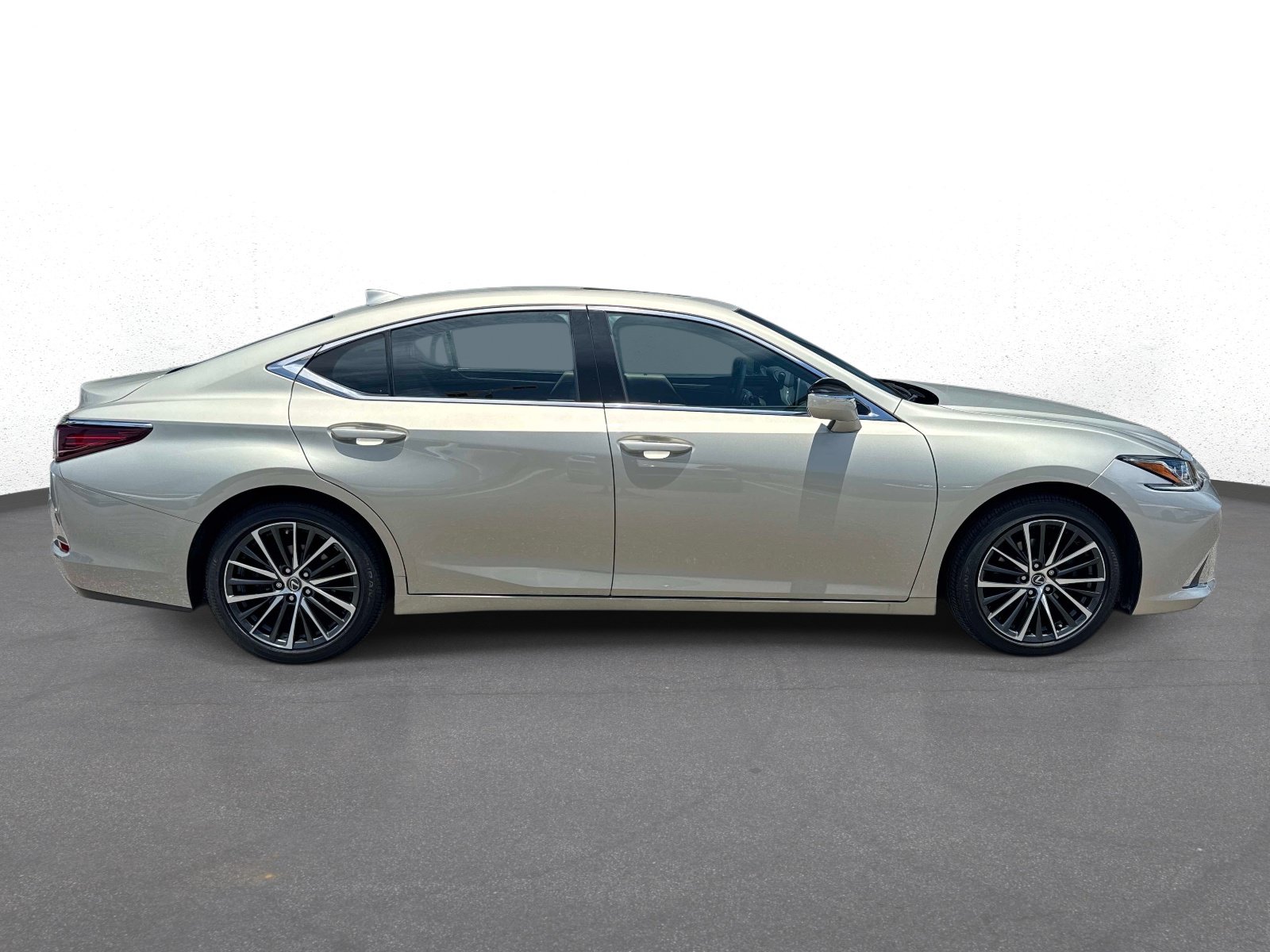 Used 2022 Lexus ES 350 w/ Premium Package FWD image 2