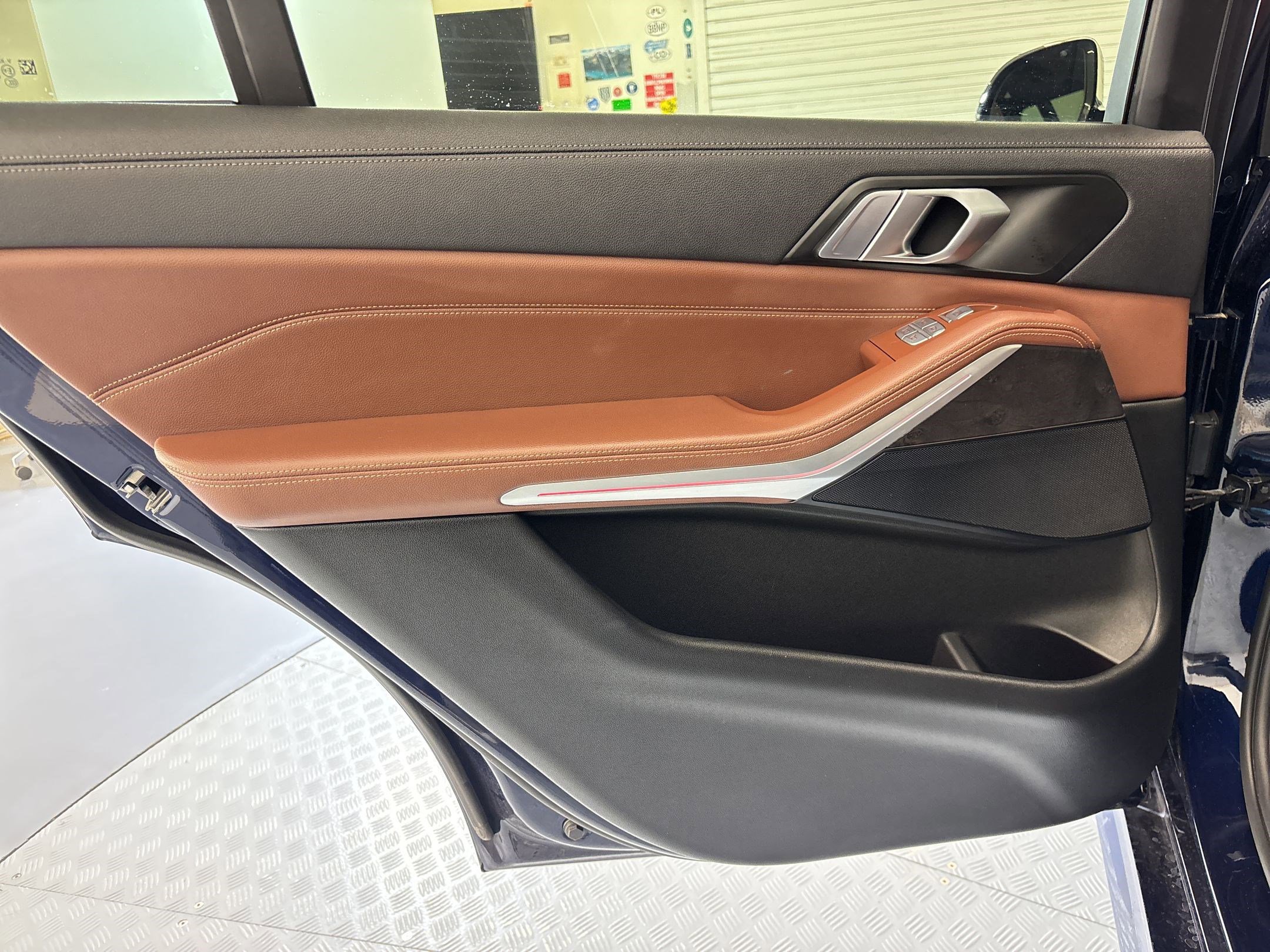 Used 2022 BMW X7 xDrive40i w/ M Sport Package image 29