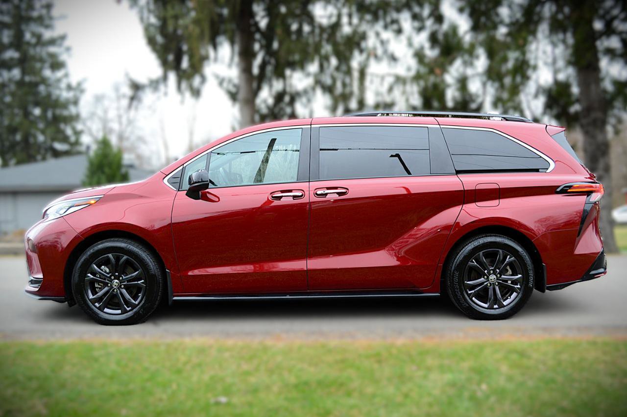 Used 2024 Toyota Sienna XSE AWD/4WD image 8