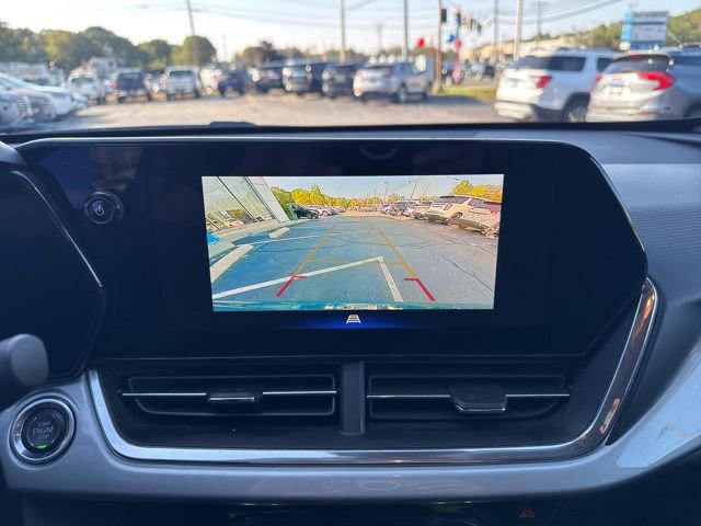 Used 2025 Chevrolet Trax LT FWD image 2