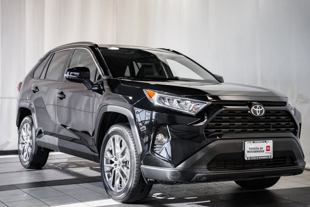 Used 2020 Toyota RAV4 XLE Premium image 1