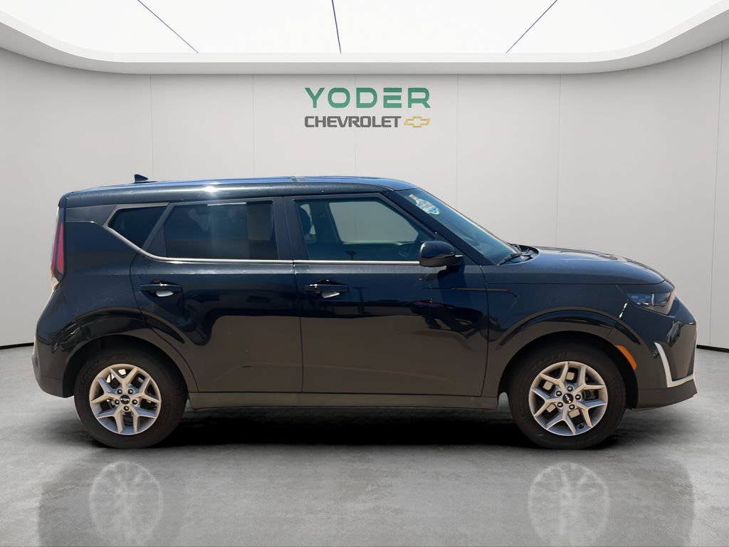Used 2023 Kia Soul S FWD image 2