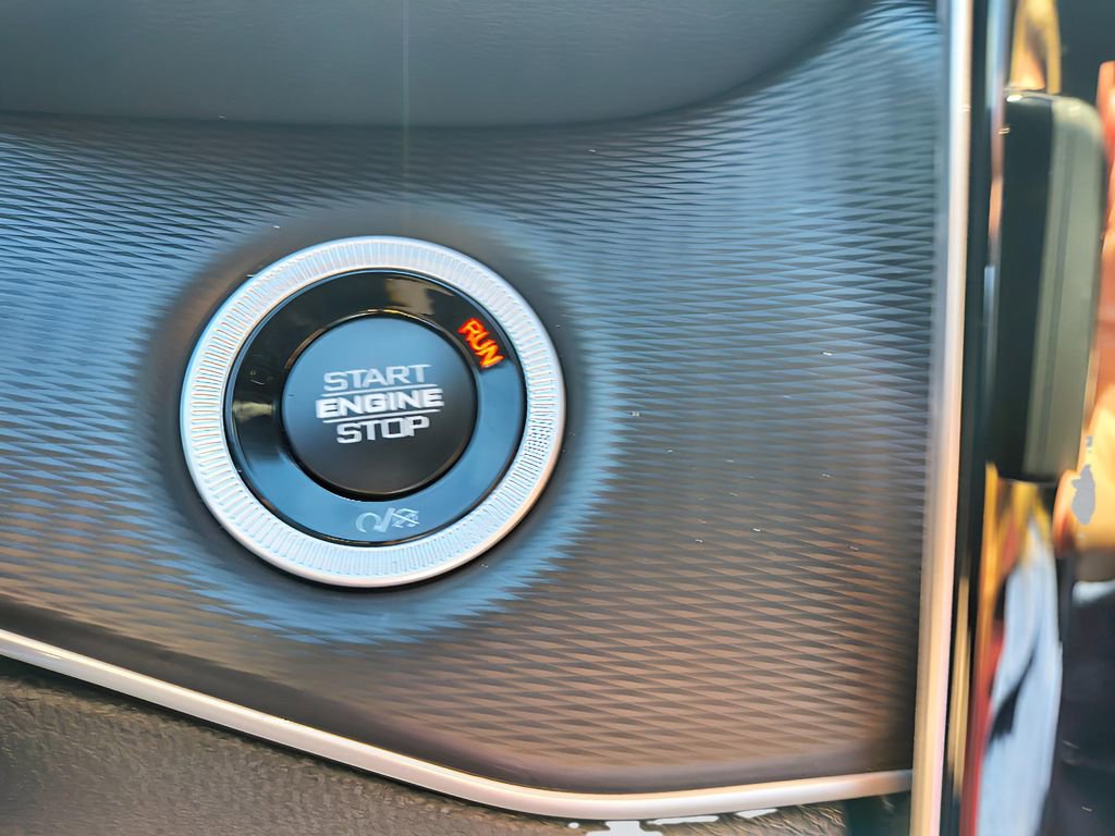 New 2025 Jeep Grand Cherokee Altitude image 22