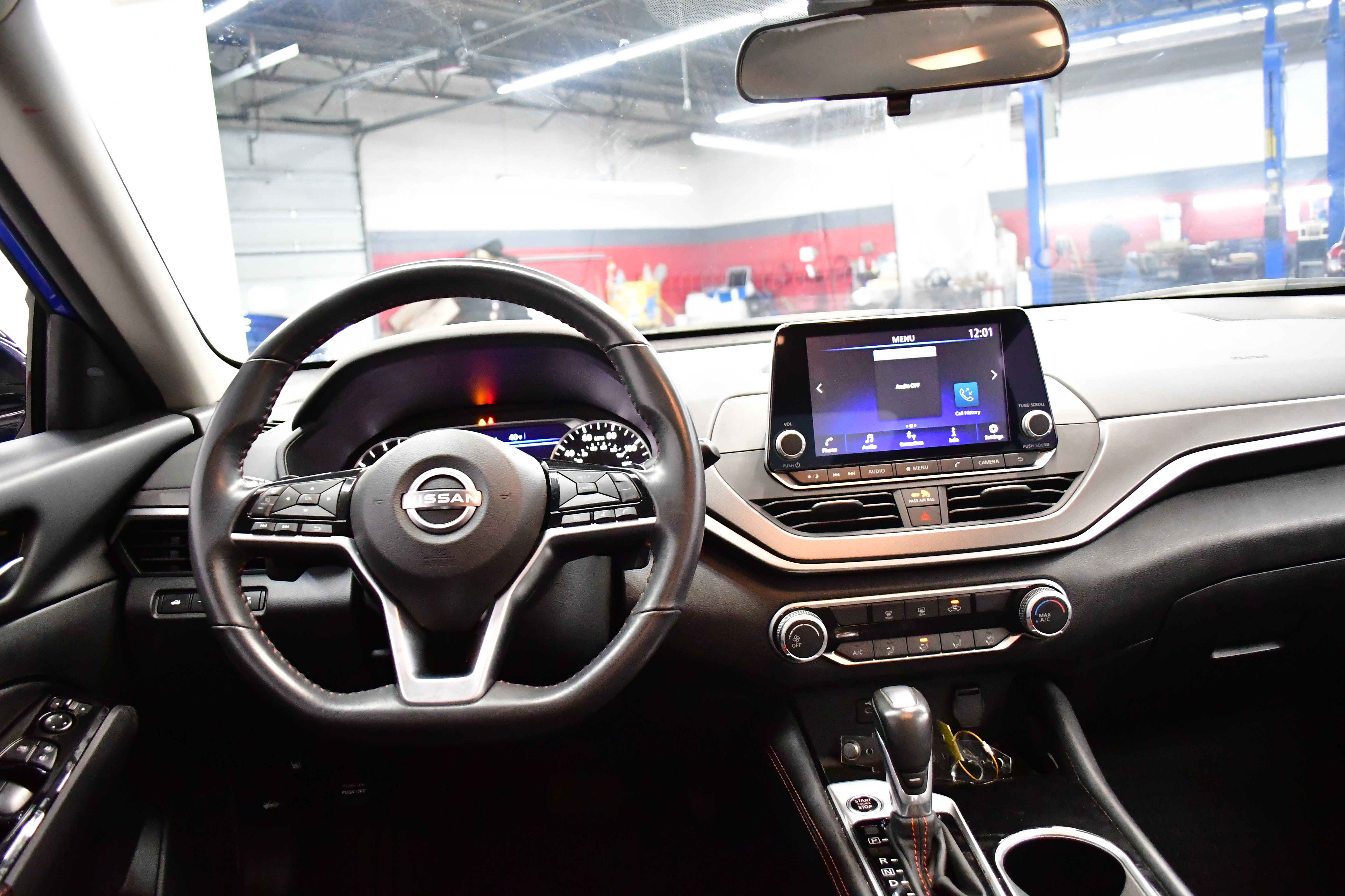 Used 2025 Nissan Altima 2.5 SR image 11