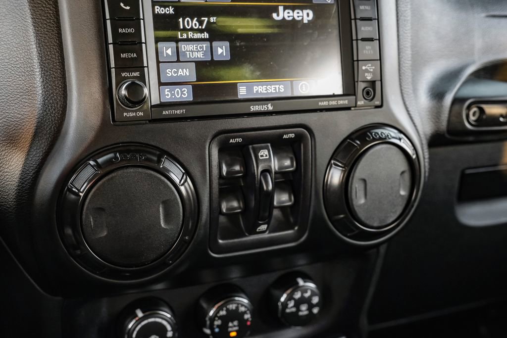 Used 2017 Jeep Wrangler Unlimited Rubicon image 22