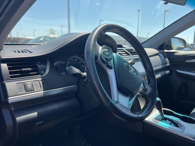 Used 2014 Toyota Camry SE w/ Moonroof Package FWD image 9