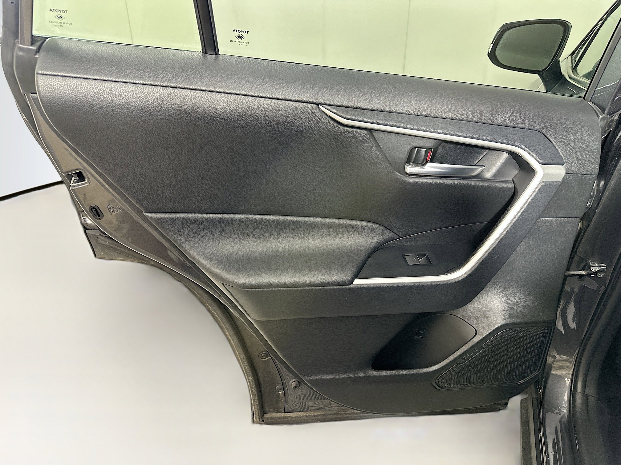 Used 2025 Toyota RAV4 XLE FWD image 25
