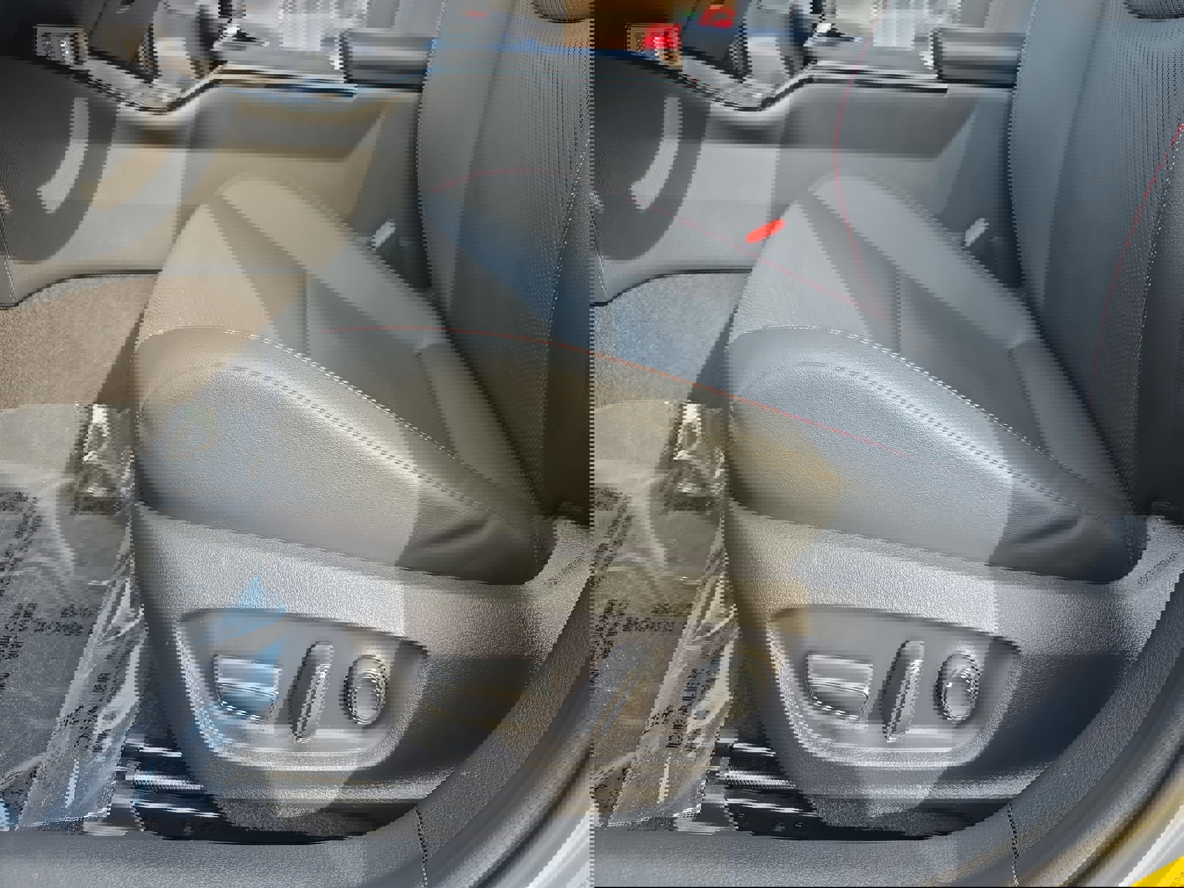 Used 2025 Toyota Prius Plug-In Hybrid image 30