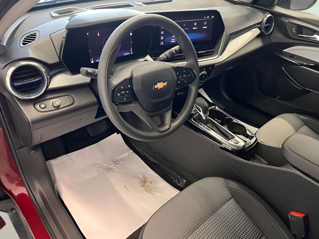 Used 2025 Chevrolet Trax LT FWD image 17