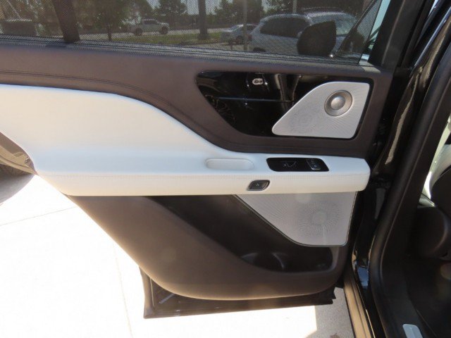 Certified 2023 Lincoln Aviator Black Label w/ Class IV Trailer Tow Package AWD/4WD image 18