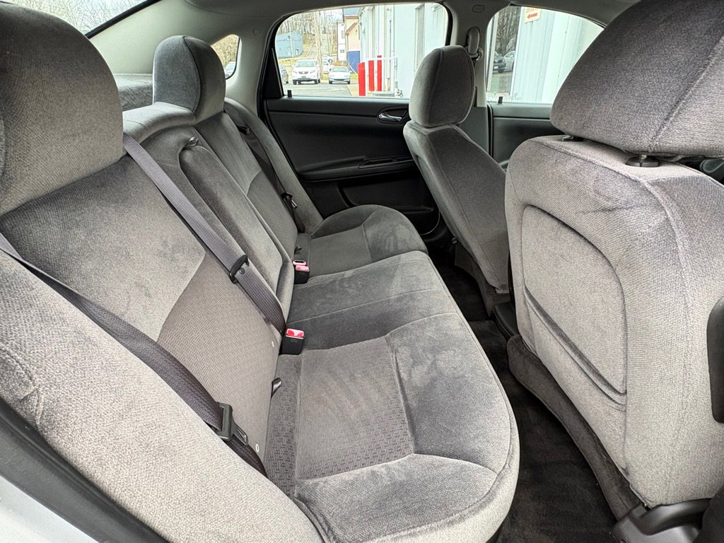 Used 2014 Chevrolet Impala LT w/ LT Sunroof Package image 15