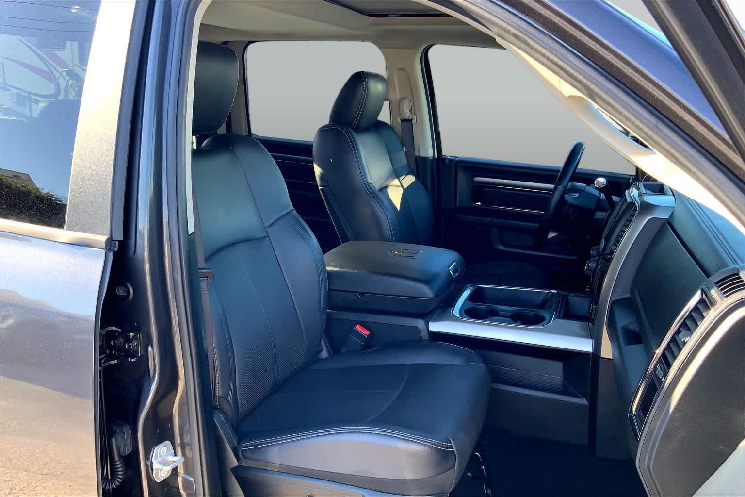Used 2018 RAM 2500 Laramie w/ Sport Appearance Group AWD/4WD image 9