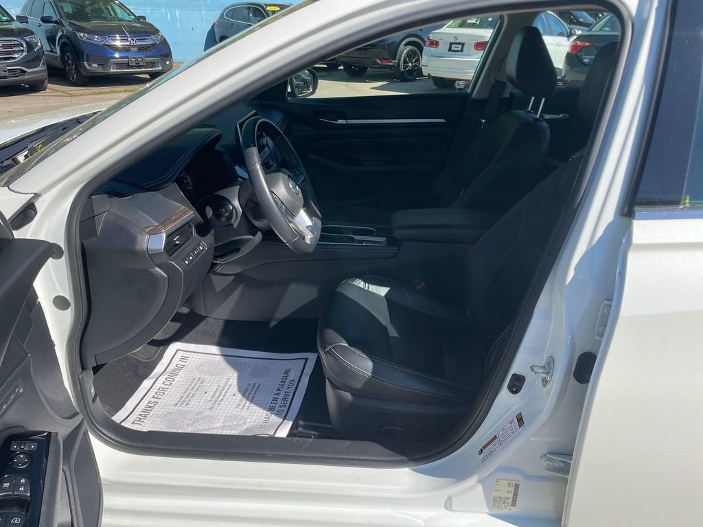 Used 2020 Nissan Altima 2.0 Platinum FWD image 12