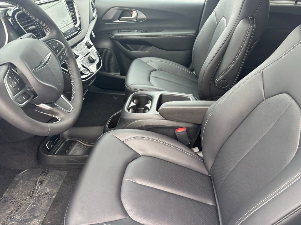 New 2026 Chrysler Voyager LX image 17
