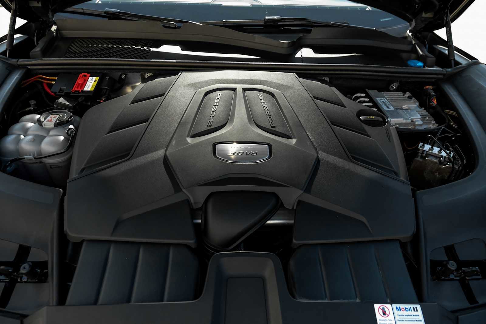 Used 2022 Porsche Cayenne image 54