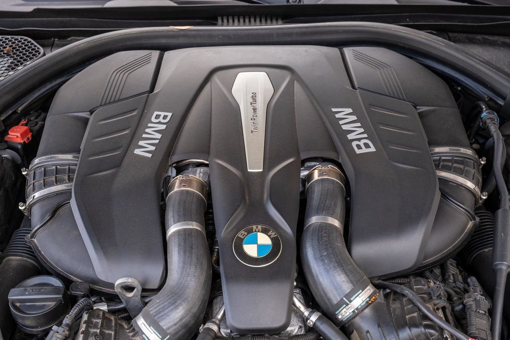 Used 2019 BMW 750i w/ Executive Package RWD image 36