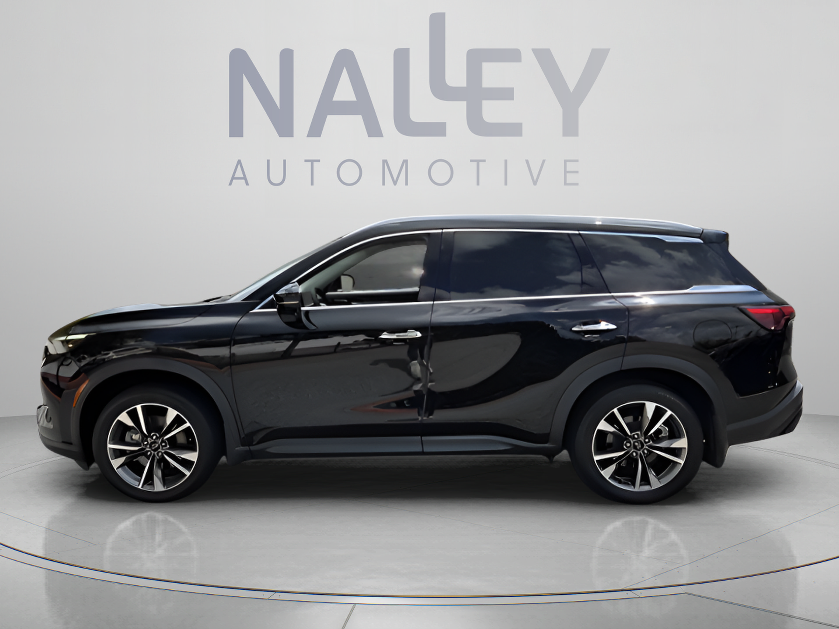 Used 2023 INFINITI QX60 Luxe w/ Cargo Package FWD image 2