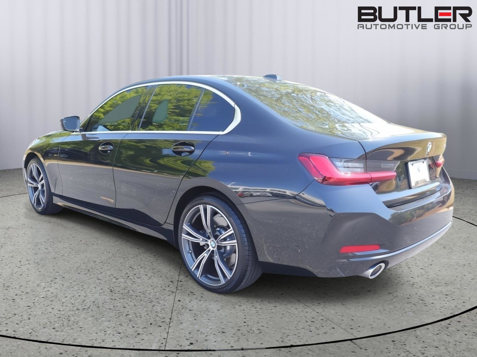 Used 2024 BMW 330i Sedan w/ Premium Package image 4