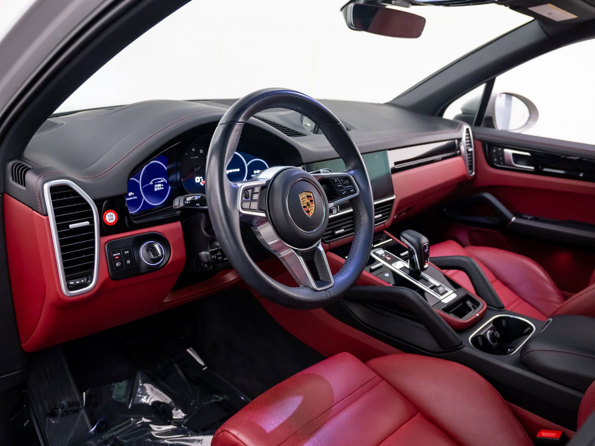 Certified 2023 Porsche Cayenne AWD/4WD image 4