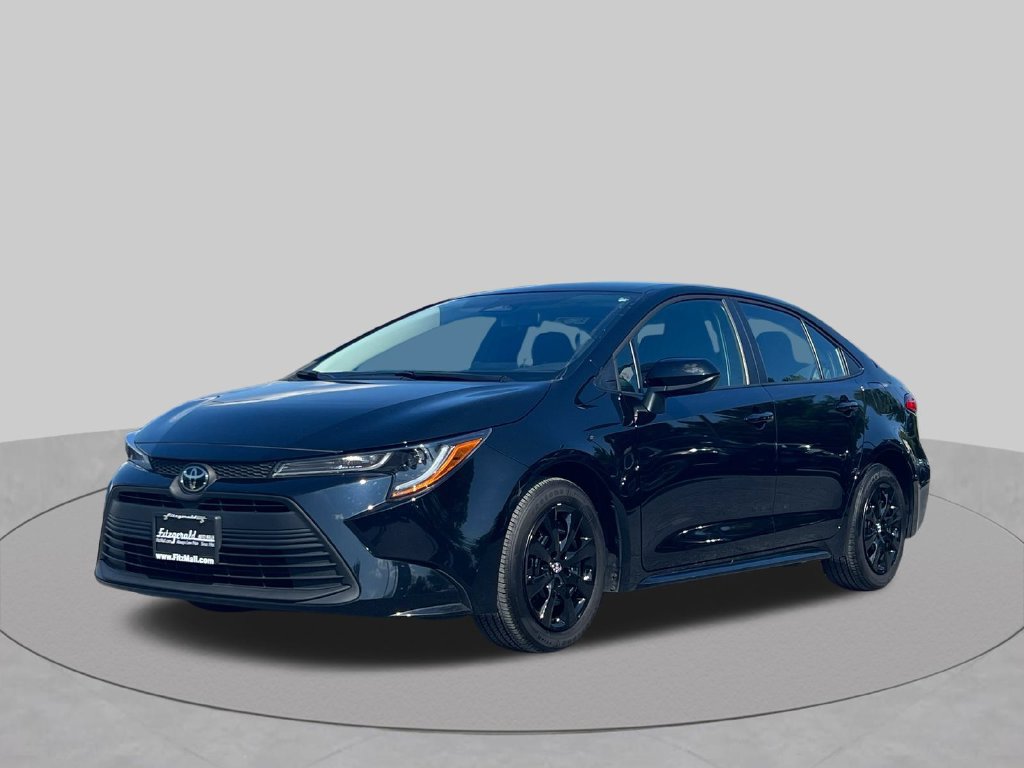 Used 2025 Toyota Corolla LE FWD image 2