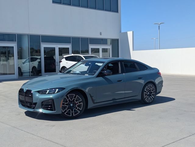 New 2026 BMW M440i w/ Premium Package RWD image 2