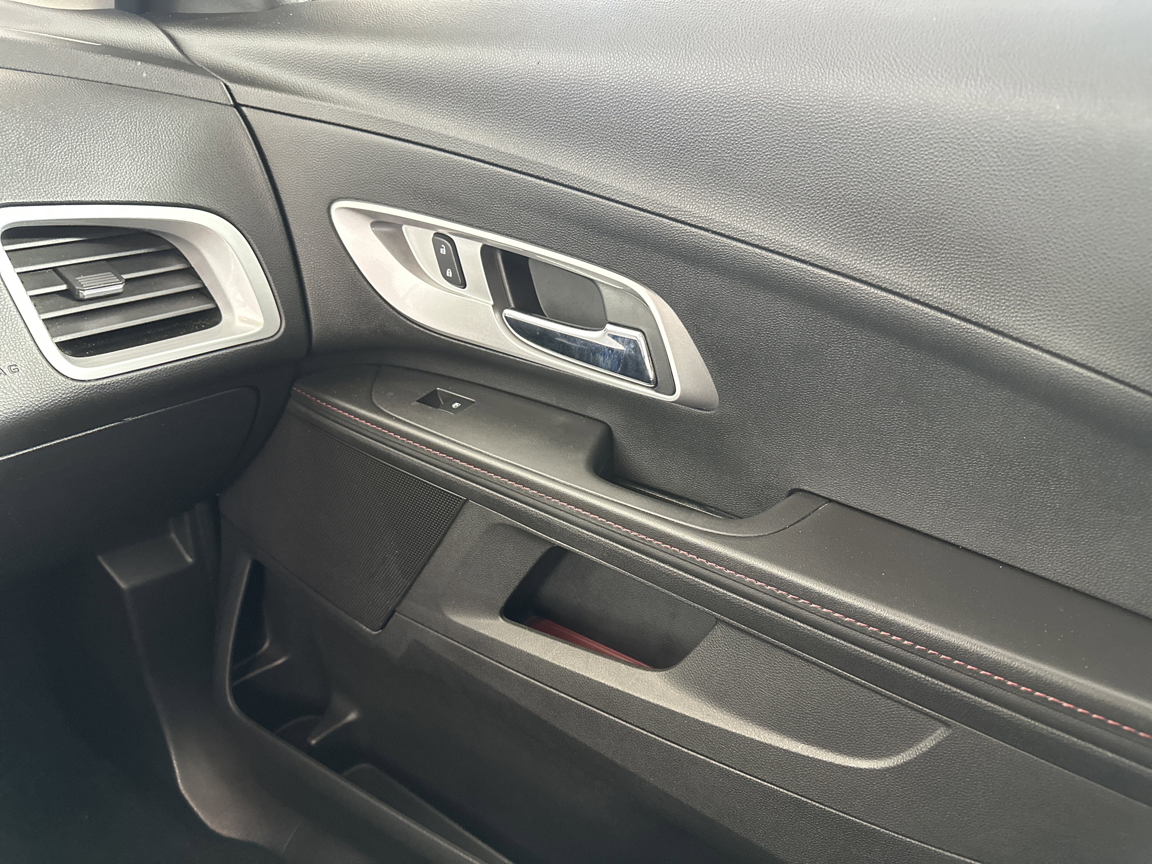 Used 2015 Chevrolet Equinox LT w/ Driver Convenience Package image 25