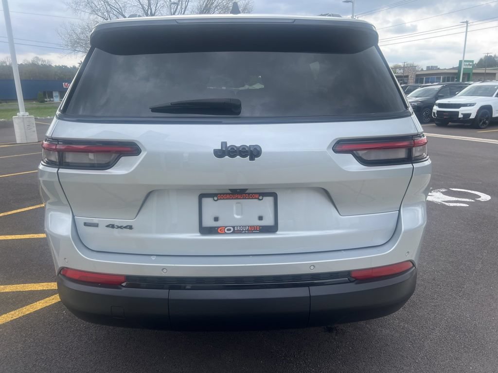 Used 2023 Jeep Grand Cherokee L Laredo AWD/4WD image 9
