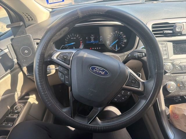 Used 2017 Ford Fusion SE FWD image 16