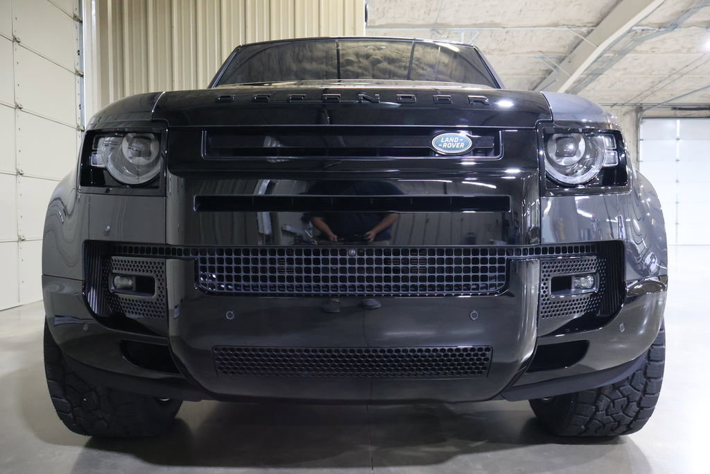 Used 2025 Land Rover Defender 130 V8 image 12