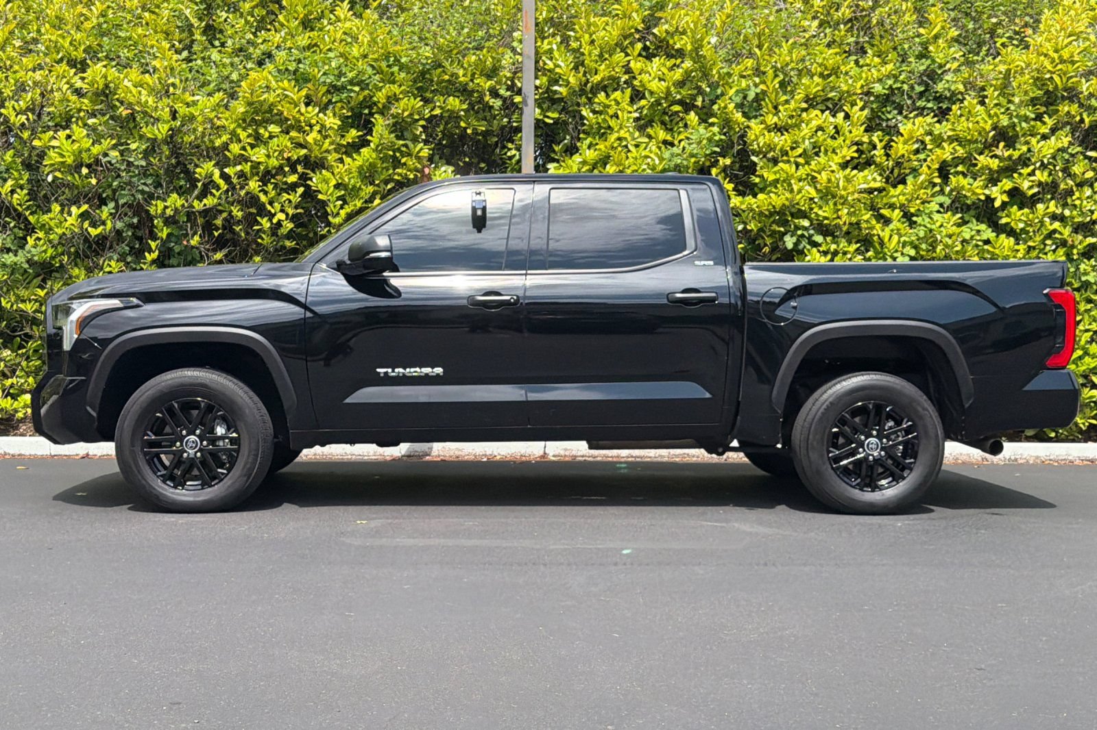 Used 2024 Toyota Tundra SR5 w/ SR5 Convenience Package AWD/4WD image 7