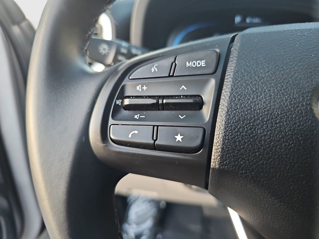 Used 2025 Hyundai Venue SEL image 11