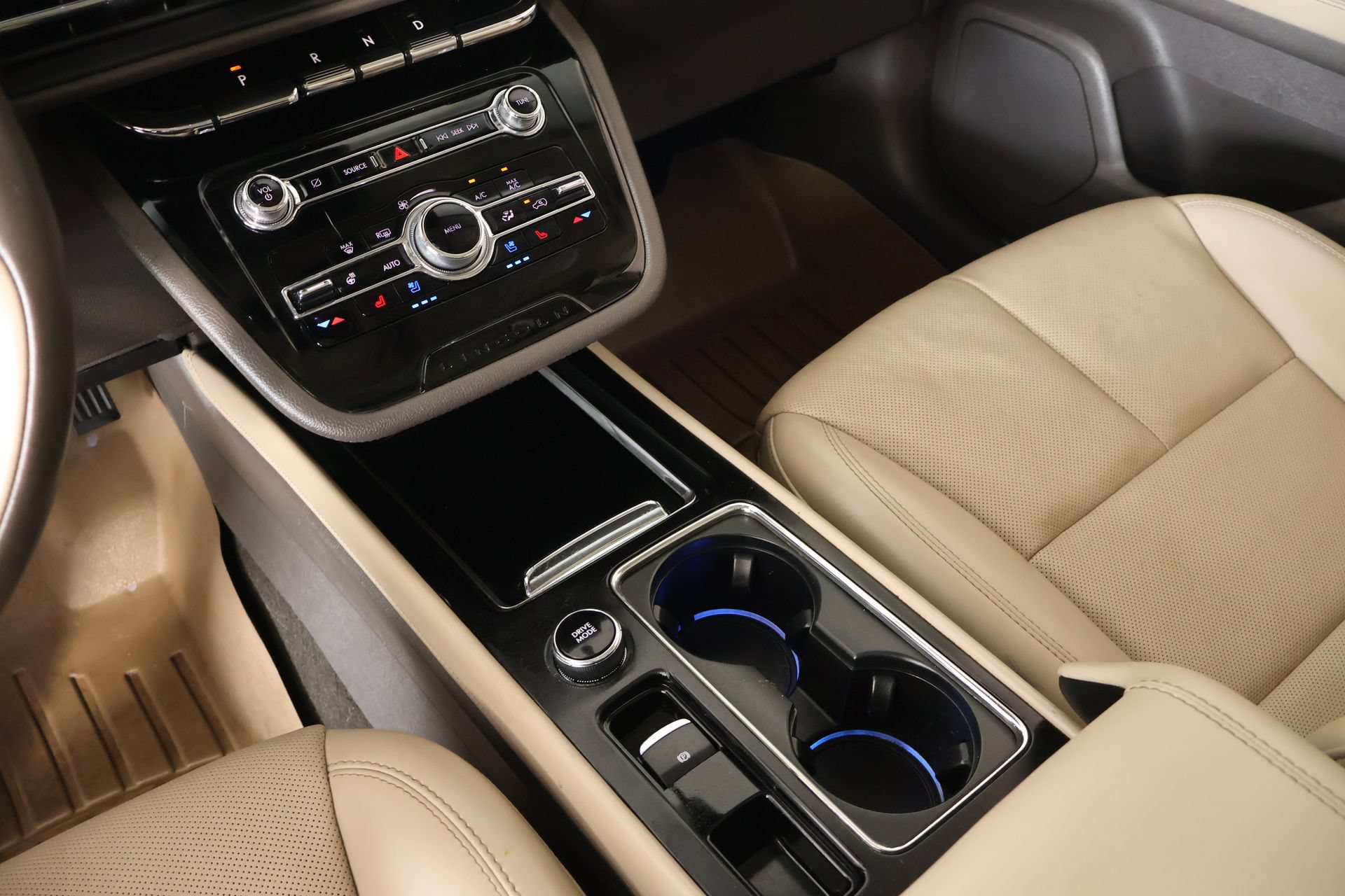 Used 2021 Lincoln Corsair Reserve w/ Elements Package FWD image 9