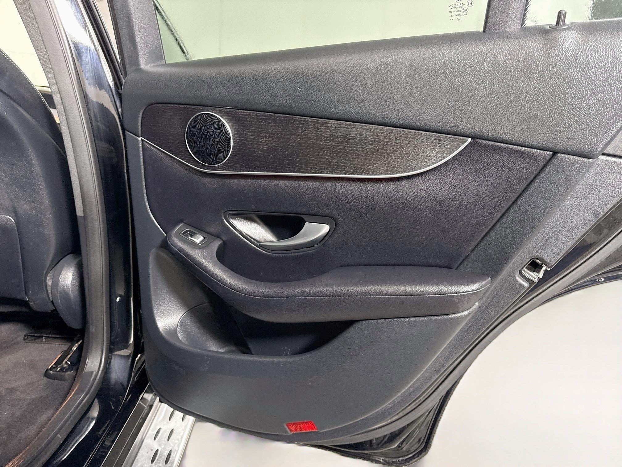 Used 2021 Mercedes-Benz GLC 300 w/ Premium Package image 28