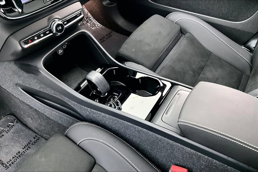 Certified 2023 Volvo C40 P8 Recharge Plus AWD/4WD image 18