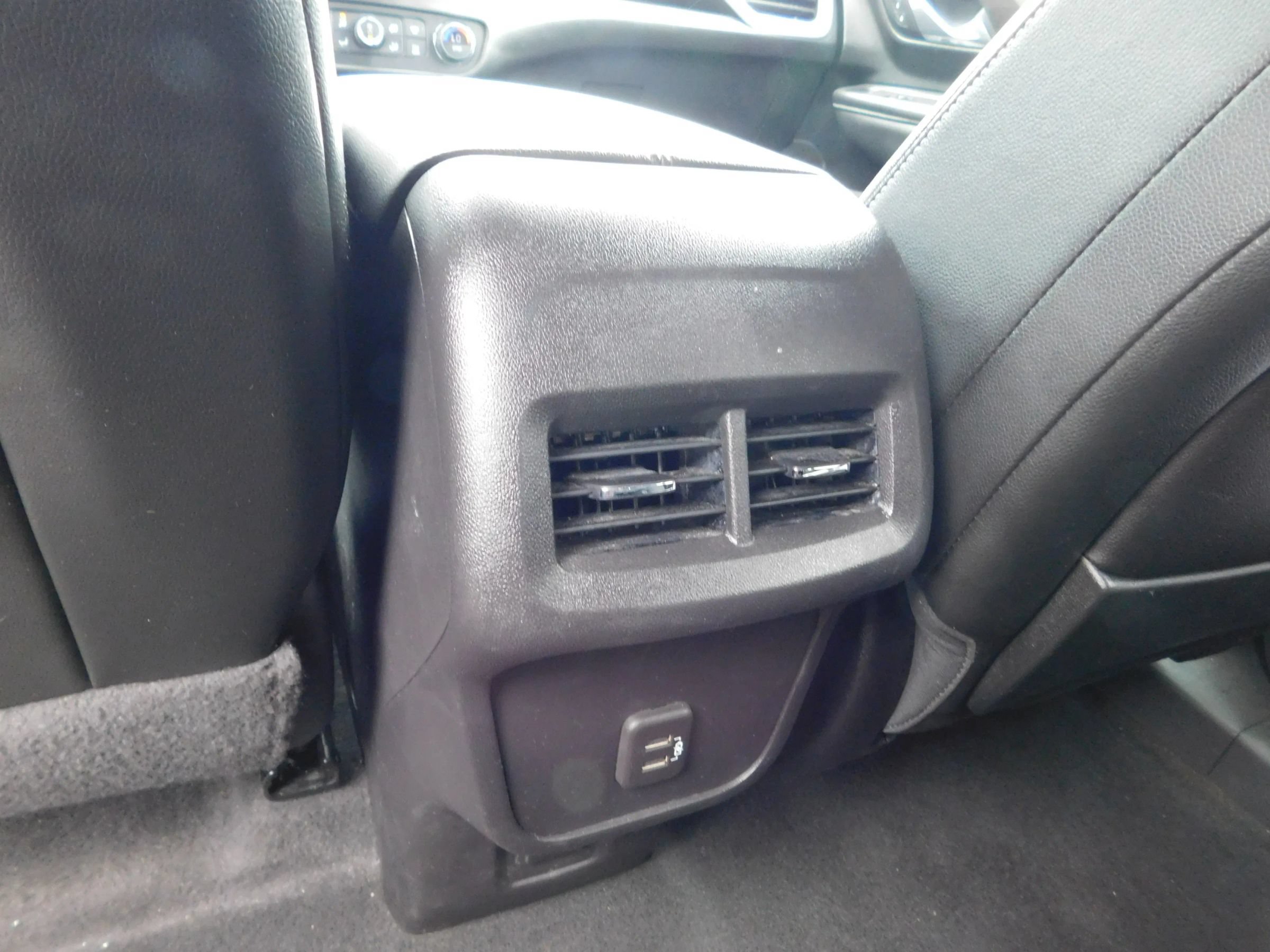 Used 2024 GMC Terrain SLT AWD/4WD image 12